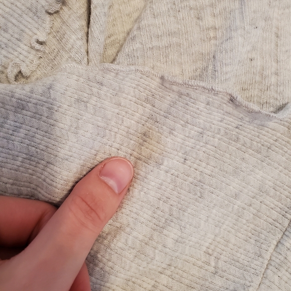 FREE PEOPLE BEACH Gray Long Ruffle Tiered Sleeve Oversized Knit Top sz M - Picture 7 of 7